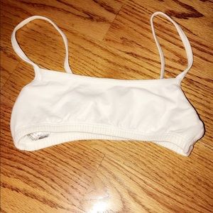 A white under bra.
